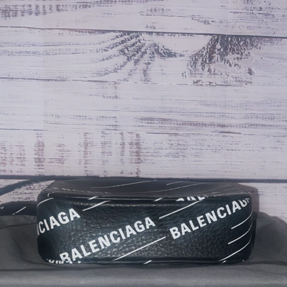 Balenciaga Everyday Logo Print Camera Bag - Picture 7 of 12